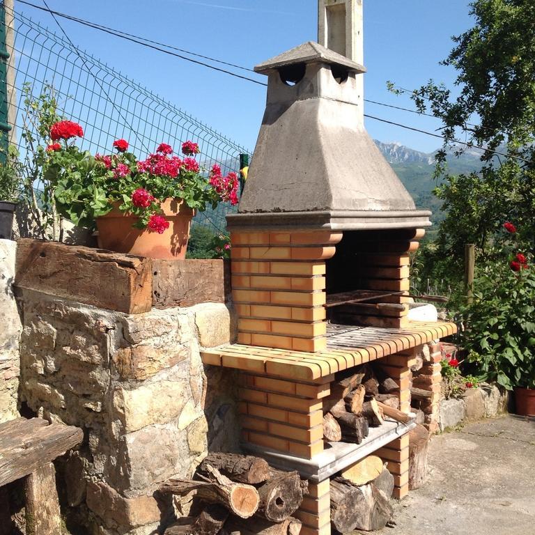 Gasthaus La Xica Ll Beceña Exterior foto