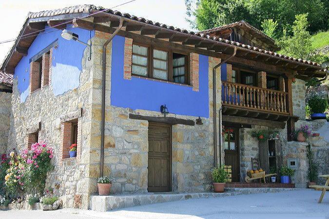 Gasthaus La Xica Ll Beceña Exterior foto