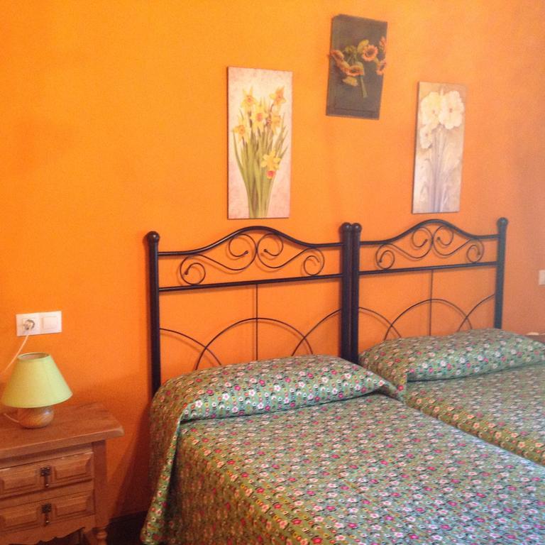 Gasthaus La Xica Ll Beceña Zimmer foto